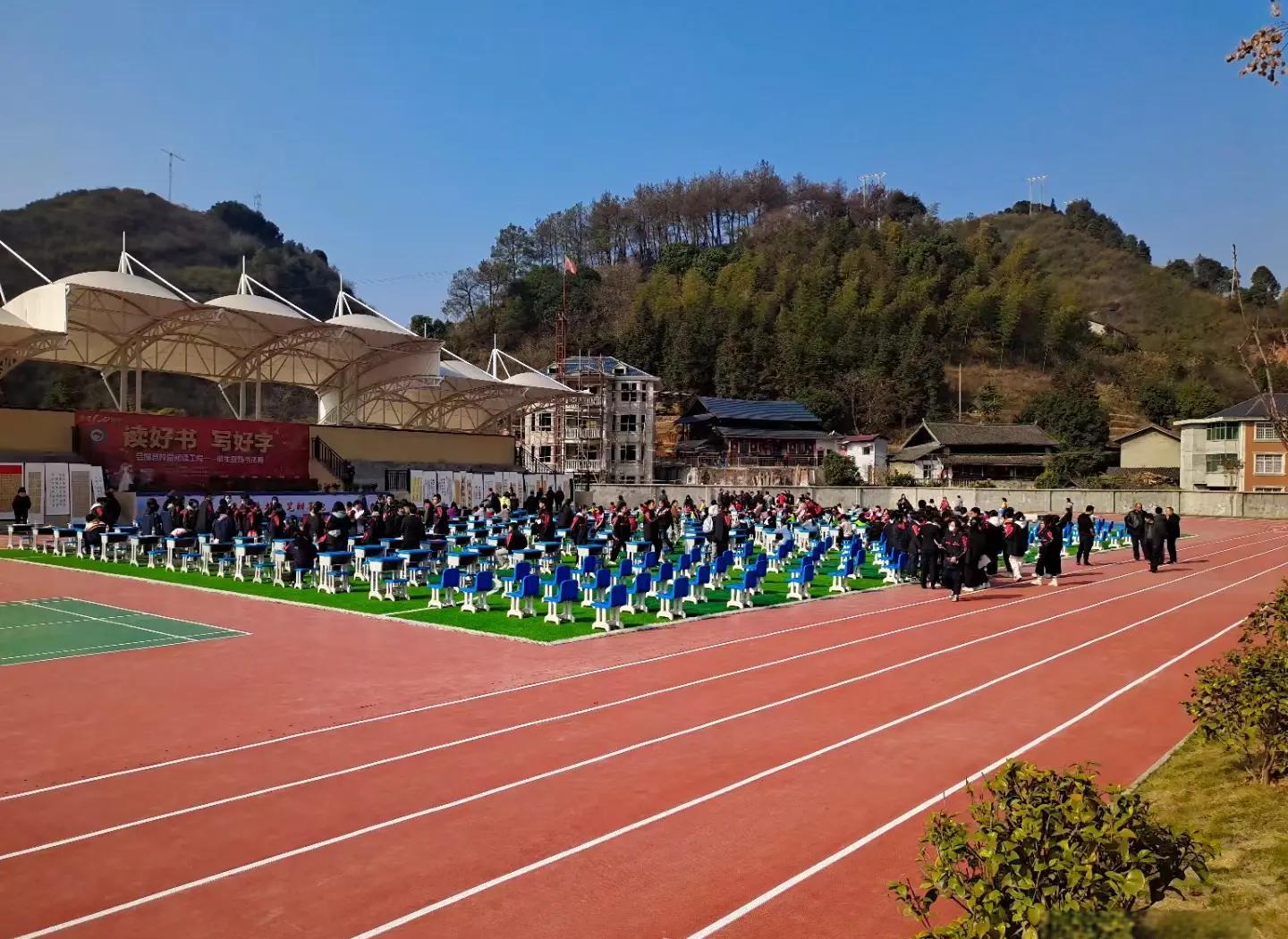 乌鲁木齐市硅PU学校塑胶跑道 - 价格